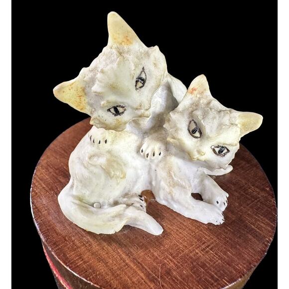 Vintage White Persian Cat Porcelain Figurines On Round Wood Trinket Box 4” x 3” - Picture 2 of 15